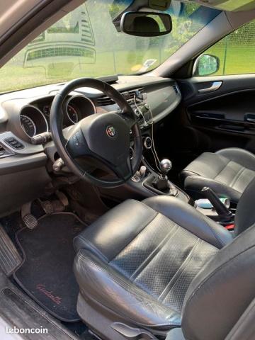 Alfa Romeo Giulietta image 6