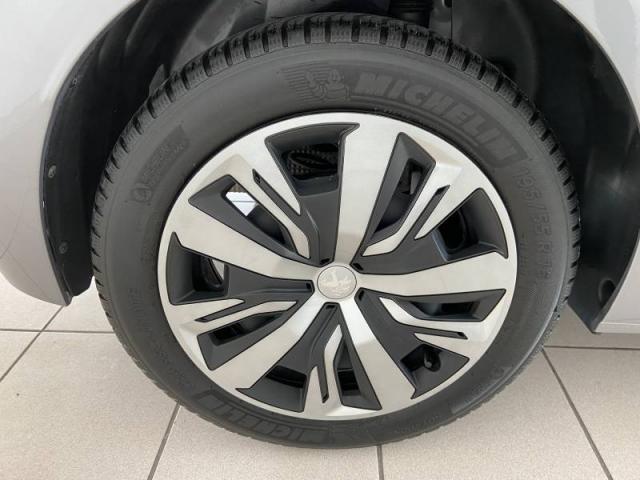Peugeot 208 image 3