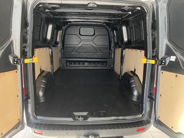 Ford Transit image 8