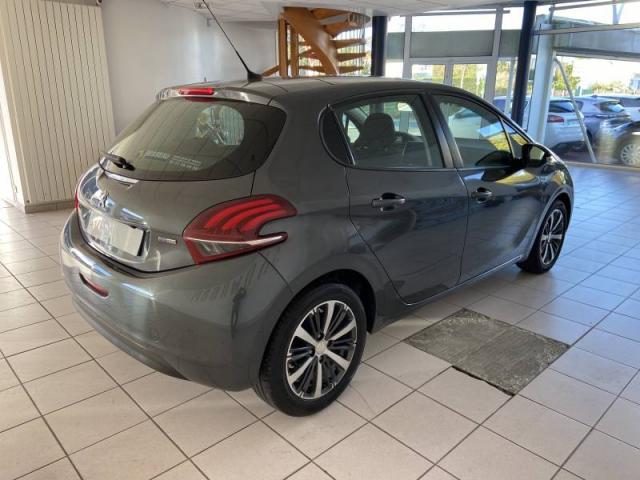 Peugeot 208 image 9