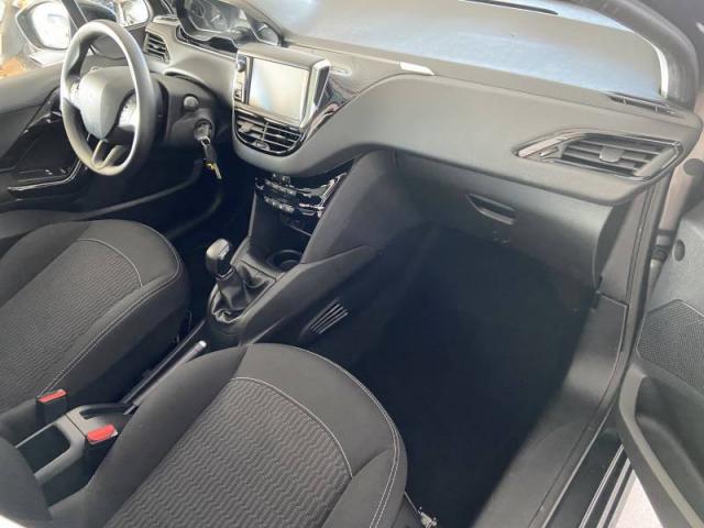 Peugeot 208 image 8