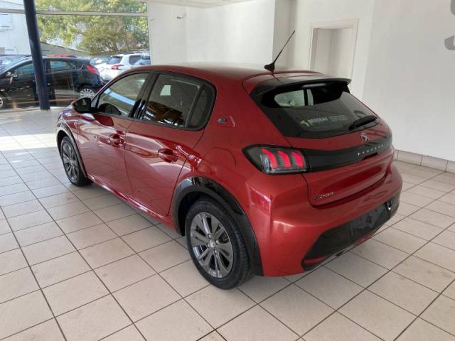 Peugeot 208 image 5
