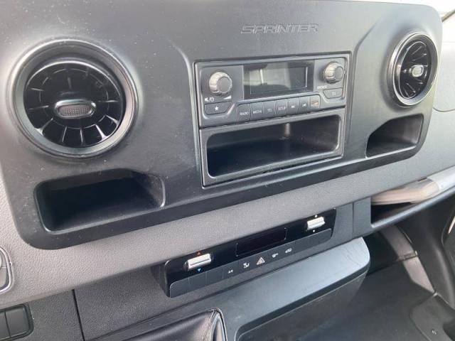 Mercedes Benz Sprinter image 5