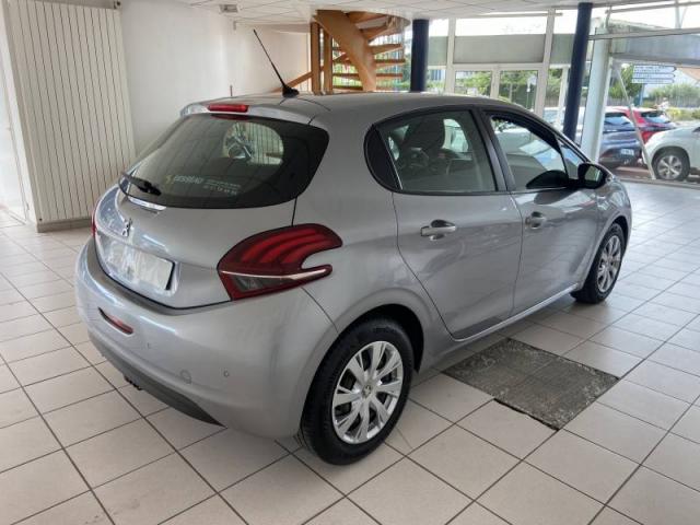 Peugeot 208 image 2