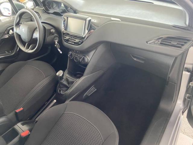 Peugeot 208 image 7