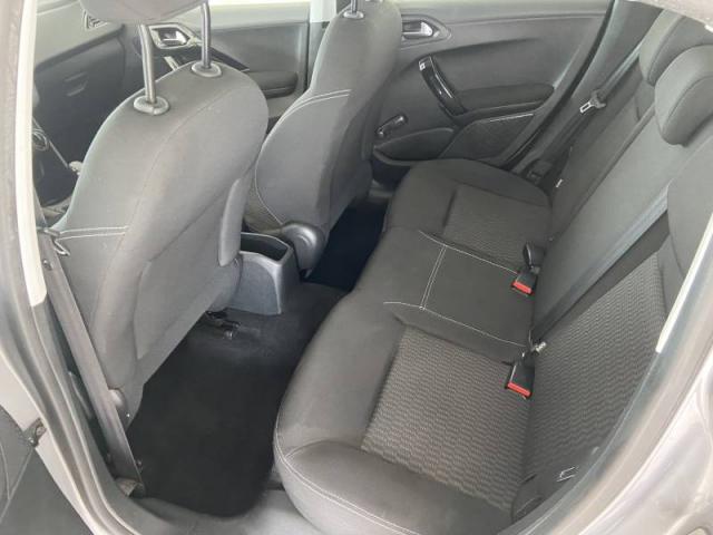 Peugeot 208 image 1