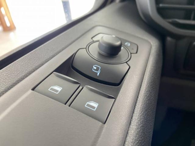 Ford Transit image 9
