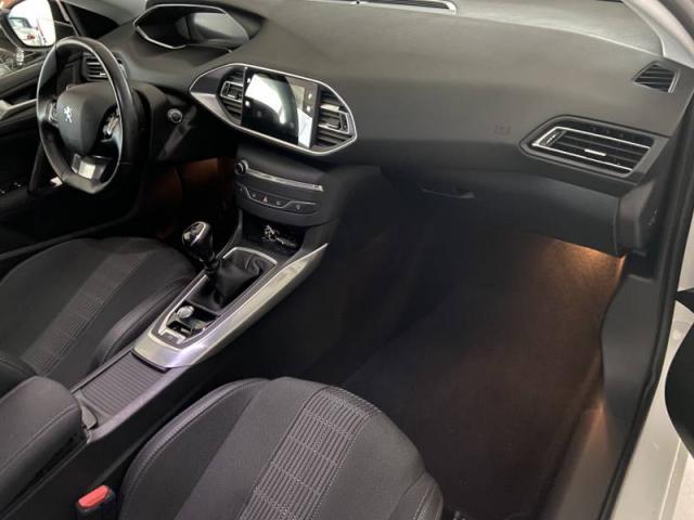 Peugeot 308 image 8