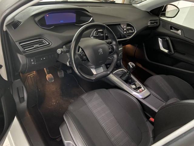 Peugeot 308 image 2