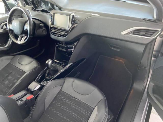 Peugeot 2008 image 2