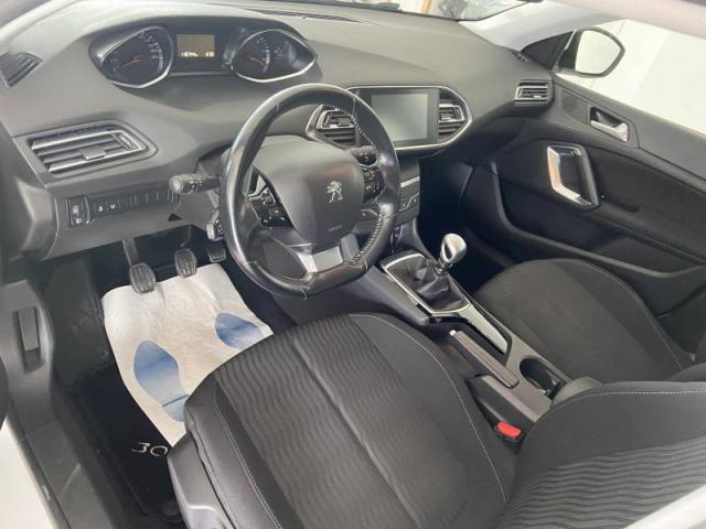 Peugeot 308 image 2