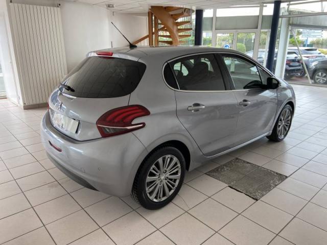 Peugeot 208 image 8