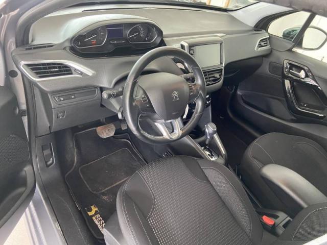 Peugeot 208 image 9