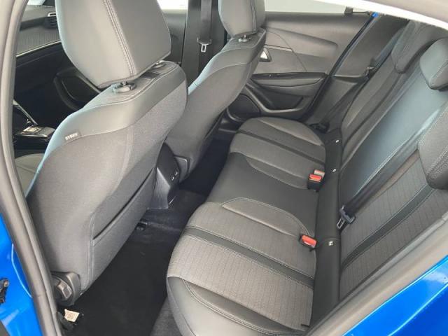 Peugeot 208 image 8