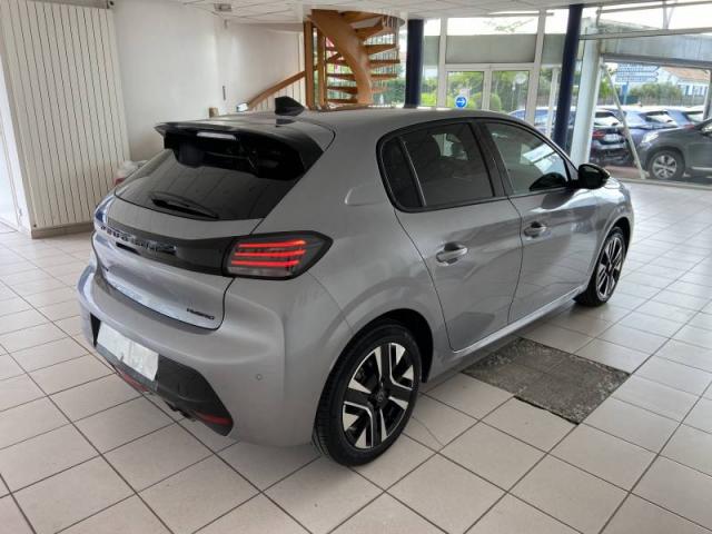 Peugeot 208 image 1