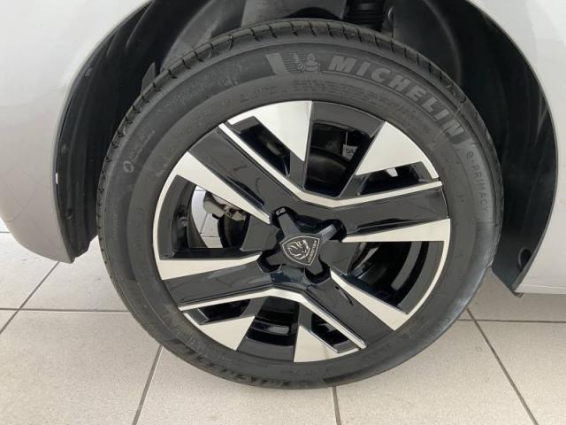 Peugeot 208 image 8