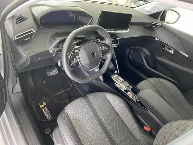 Peugeot 208 image 9