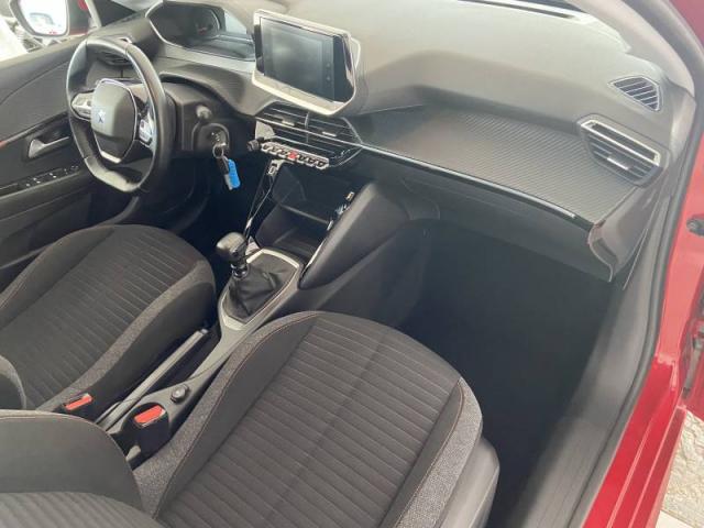Peugeot 208 image 5