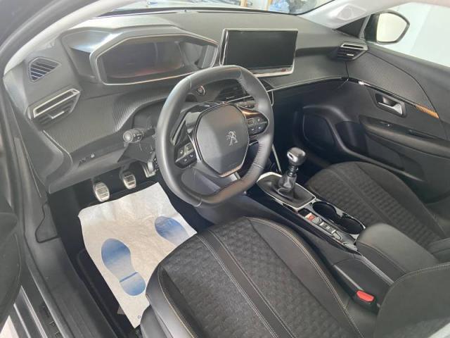 Peugeot 208 image 9