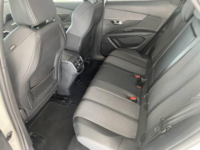 Peugeot 3008 image 3