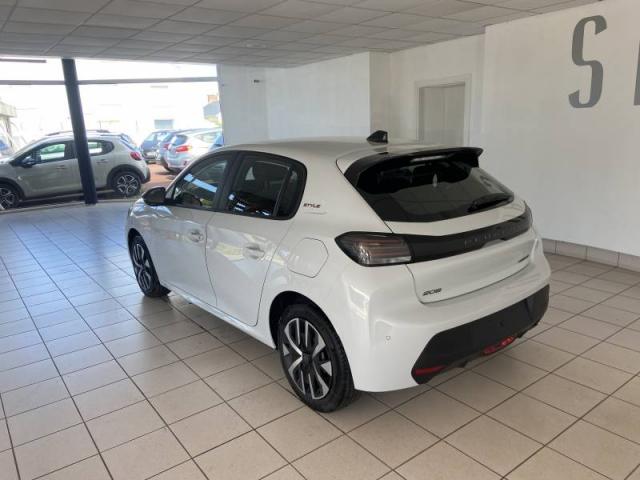Peugeot 208 image 2