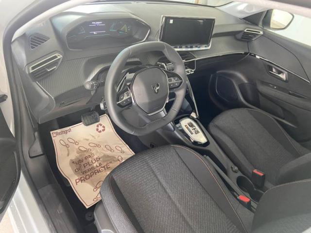 Peugeot 208 image 9