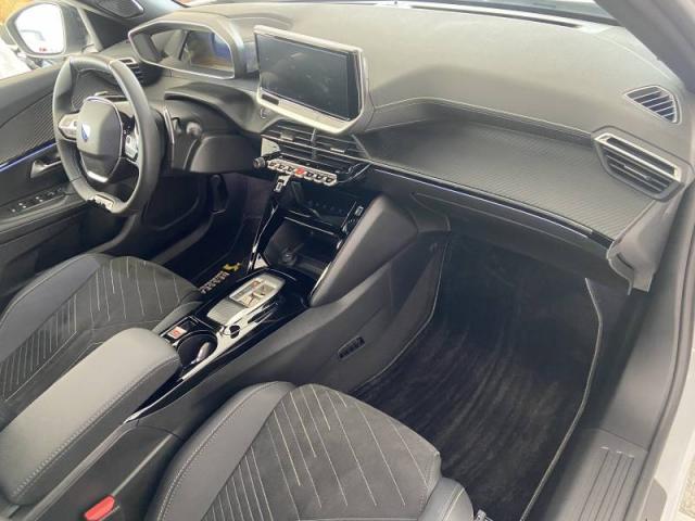 Peugeot 2008 image 8