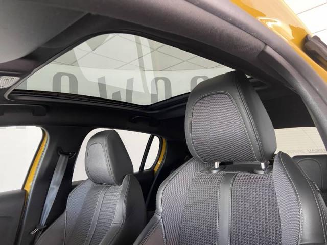 Peugeot 208 image 6
