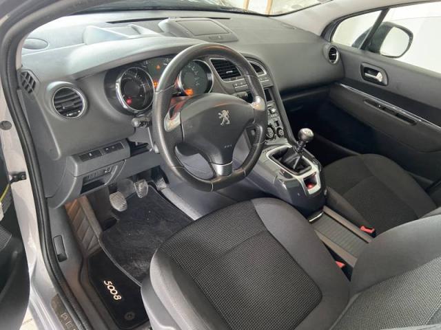 Peugeot 5008 image 3