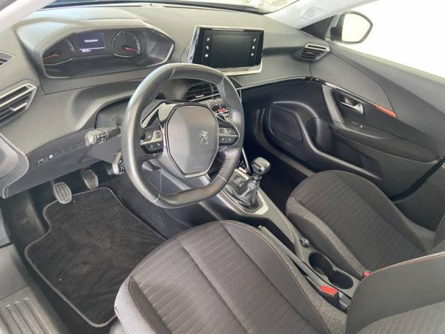 Peugeot 2008 image 2