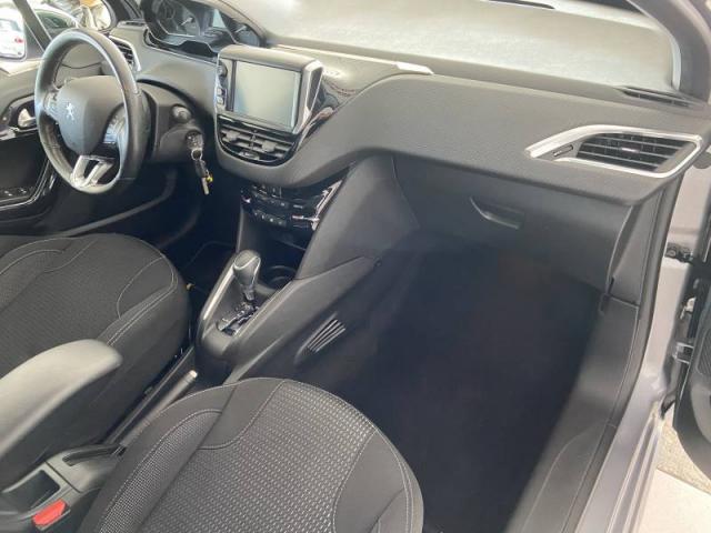 Peugeot 208 image 9