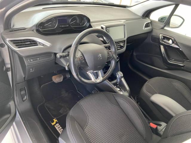 Peugeot 208 image 1