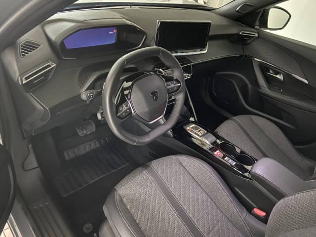 Peugeot 2008 image 2