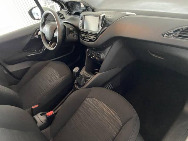 Peugeot 208 image 9