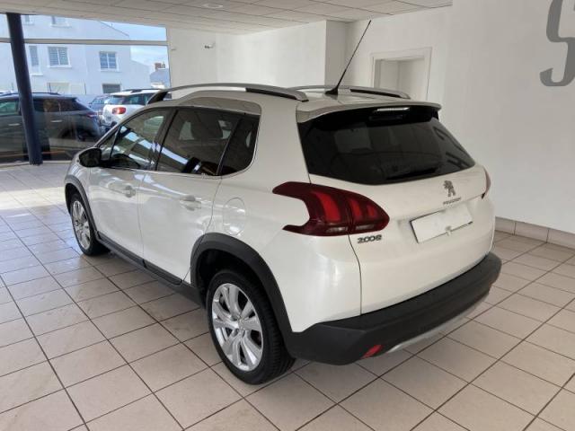 Peugeot 2008 image 2