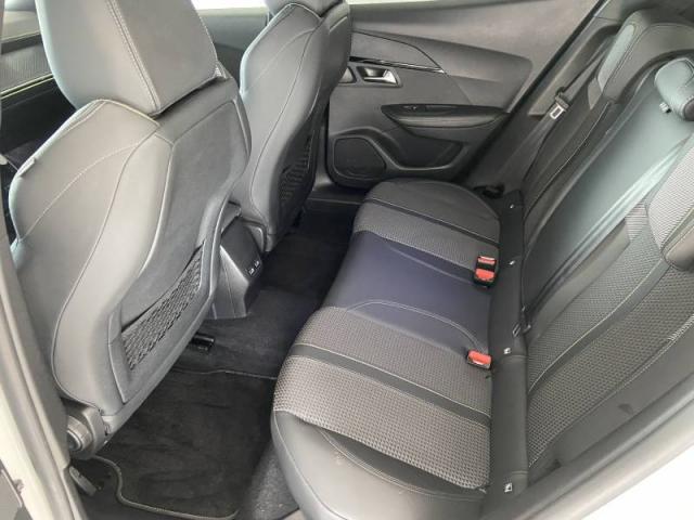 Peugeot 2008 image 8