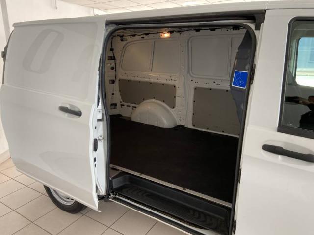 Mercedes Benz Vito image 4