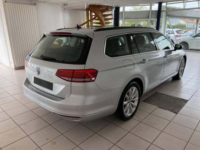 Volkswagen Passat image 5