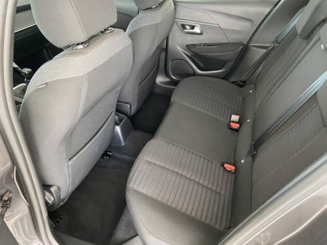 Peugeot 208 image 8