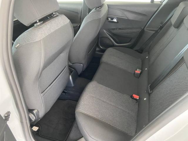 Peugeot 208 image 6