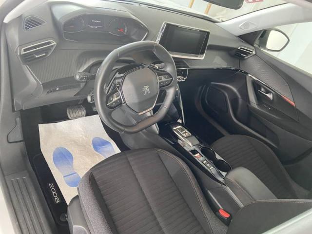Peugeot 2008 image 1