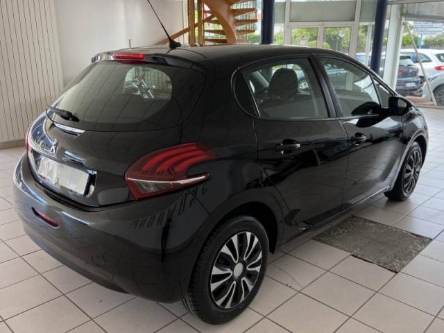 Peugeot 208 image 3