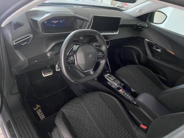 Peugeot 2008 image 2