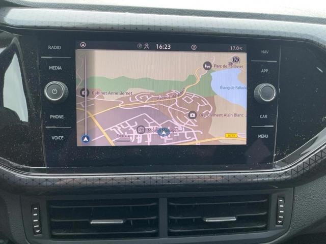 Volkswagen T-Cross image 2