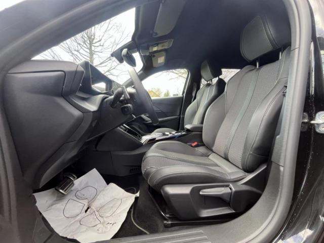 Peugeot 2008 image 2