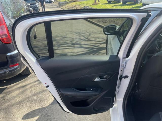 Peugeot E-208 image 9