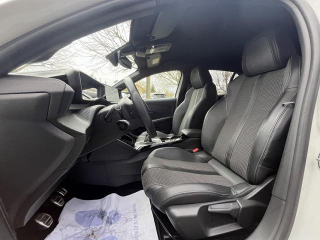 Peugeot 208 image 8