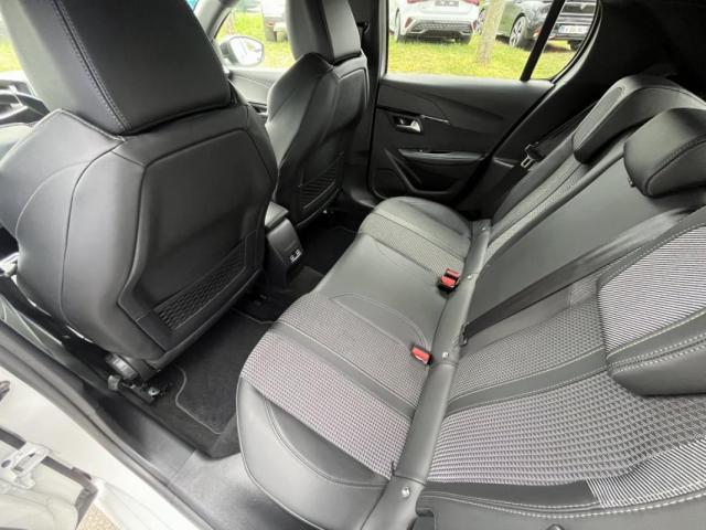 Peugeot 208 image 3