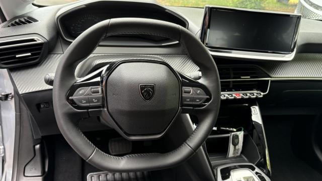 Peugeot 208 image 6