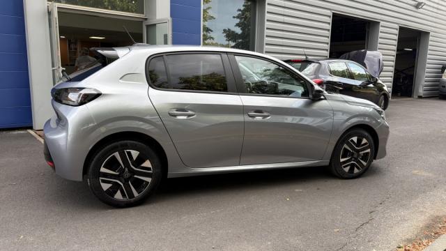 Peugeot 208 image 9